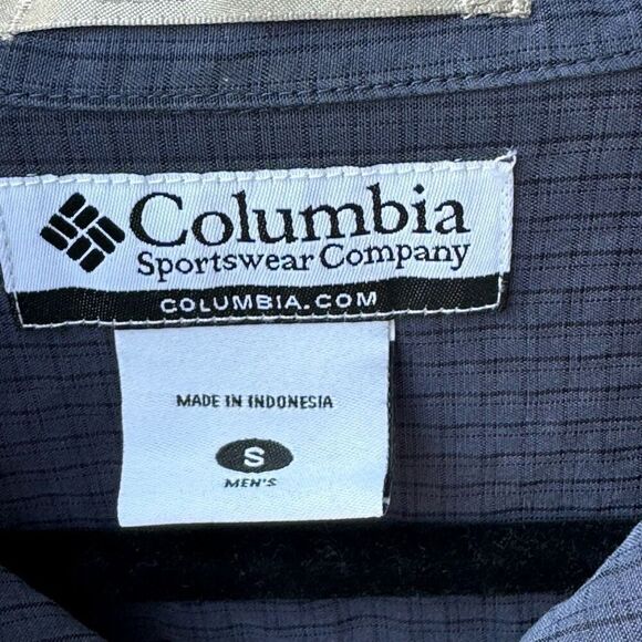 Columbia Gorpcore Men’s Navy Short Sleeve Button Down Shirt - Picture 4 of 5